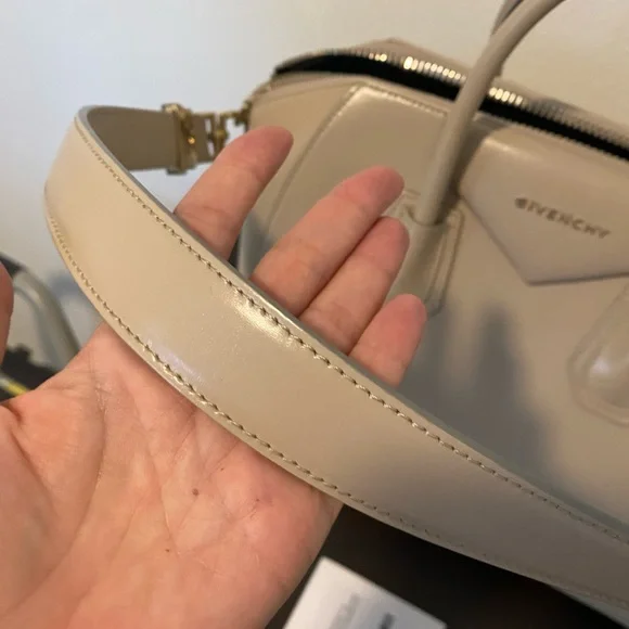 🌟SOLD🌟 Gorgeous EUC MEDIUM ANTIGONA in NUDE! - Picture 12 of 15